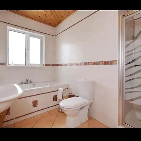 Scrabo View - King Bedroom With Private Bathroom Comber Extérieur photo