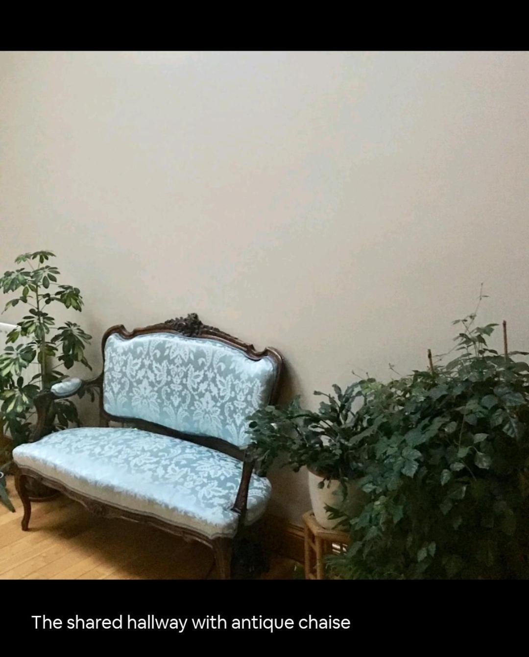 Homestay Scrabo View - King Bedroom With Private Bathroom *