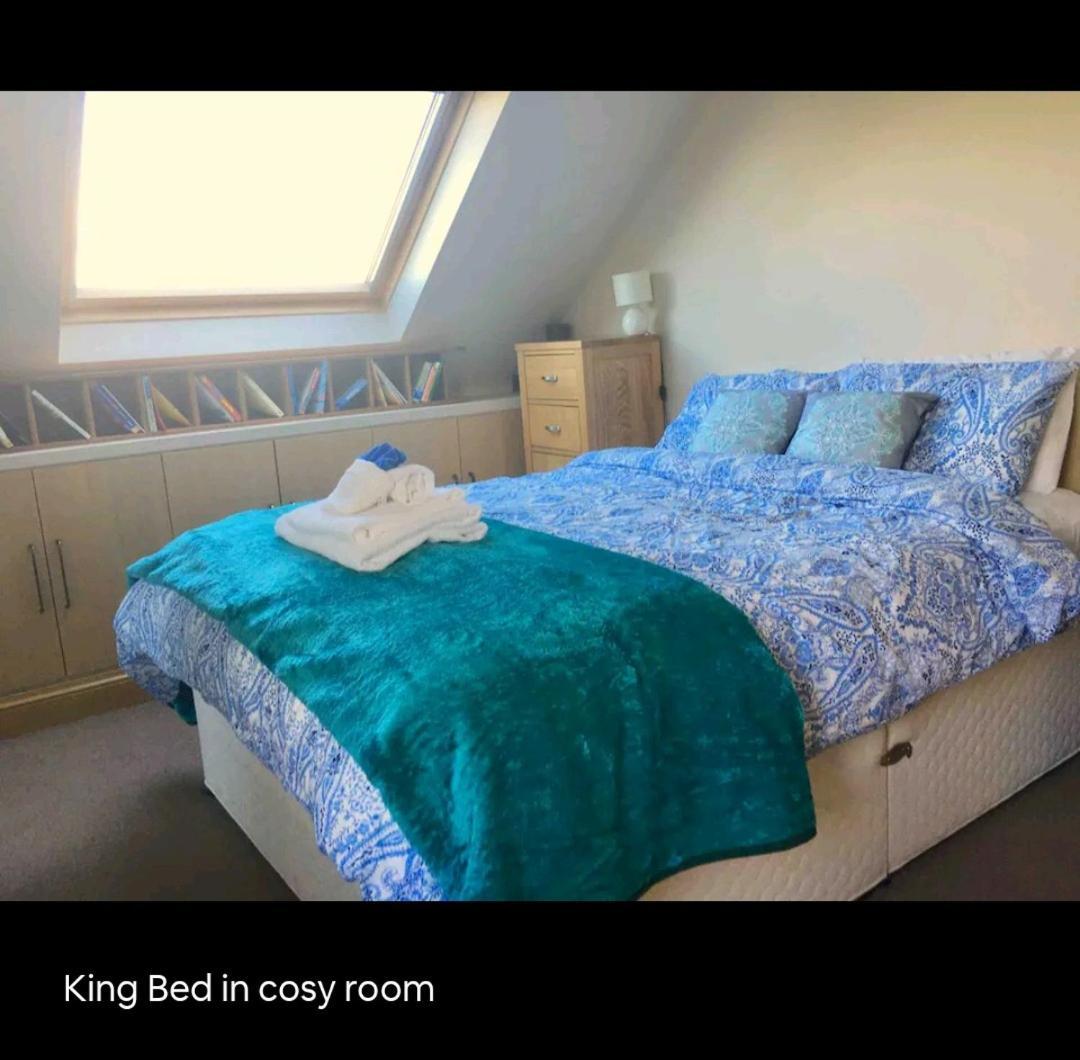 Homestay Scrabo View - King Bedroom With Private Bathroom *